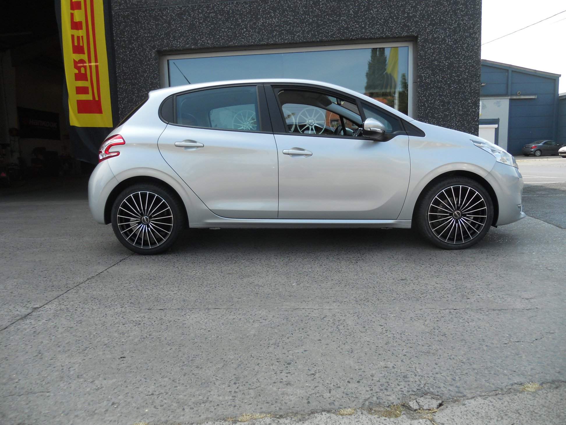 Peugeot 208 - 17" MAK Volare +